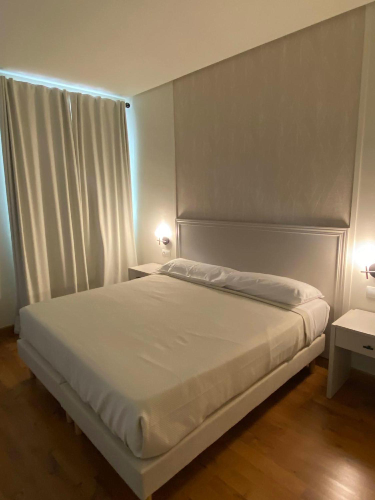 Hotel Santa Ana La Carlota Zewnętrze zdjęcie